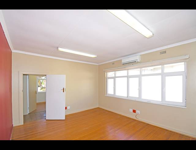 351M² BUSINESS TO LET IN GREENSIDE